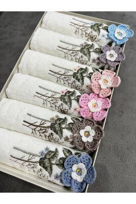 6'lı 3d El İşleme Çiçek Buket Desenli Kutulu Çeyizlik 30x50 Mutfak Havlu Seti (KREM)