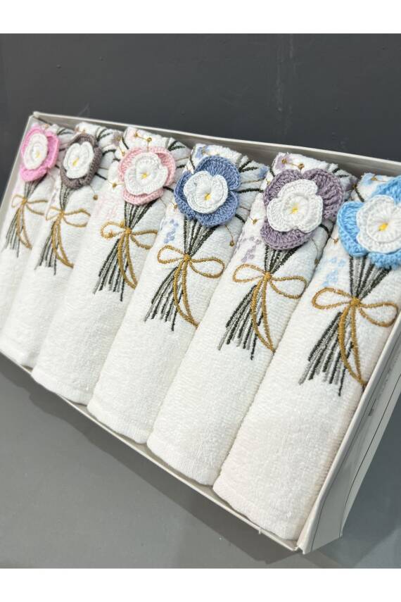 6'lı 3d El İşleme Çiçek Buket Desenli Kutulu Çeyizlik 30x50 Mutfak Havlu Seti (KREM) - 1