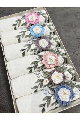6'lı 3d El İşleme Çiçek Buket Desenli Kutulu Çeyizlik 30x50 Mutfak Havlu Seti (KREM)