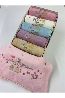 6'lı Kadife Kafes Nakışlı Ponponlu 50x90 Kutulu Kadife El Ve Yüz Havlu Seti (Çok Renkli)