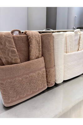 Kadife Jakarlı 6 Parça Bornoz Seti (Bej*Krem)