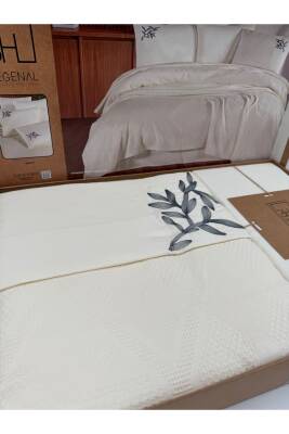 Premium Çift Kişilik Waffle %100 Pamuk, Petek Tasarım Nakışlı  Çift Kişilik Kutulu Pike Takımı (Krem) - 2