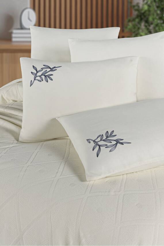 Premium Çift Kişilik Waffle %100 Pamuk, Petek Tasarım Nakışlı  Çift Kişilik Kutulu Pike Takımı (Krem) - 6