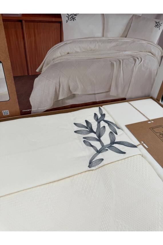 Premium Çift Kişilik Waffle %100 Pamuk, Petek Tasarım Nakışlı  Çift Kişilik Kutulu Pike Takımı (Krem) - 8