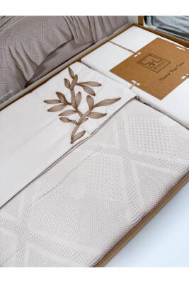 Premium Çift Kişilik Waffle %100 Pamuk, Petek Tasarım Nakışlı  Çift Kişilik Kutulu Pike Takımı (Taş) - 4